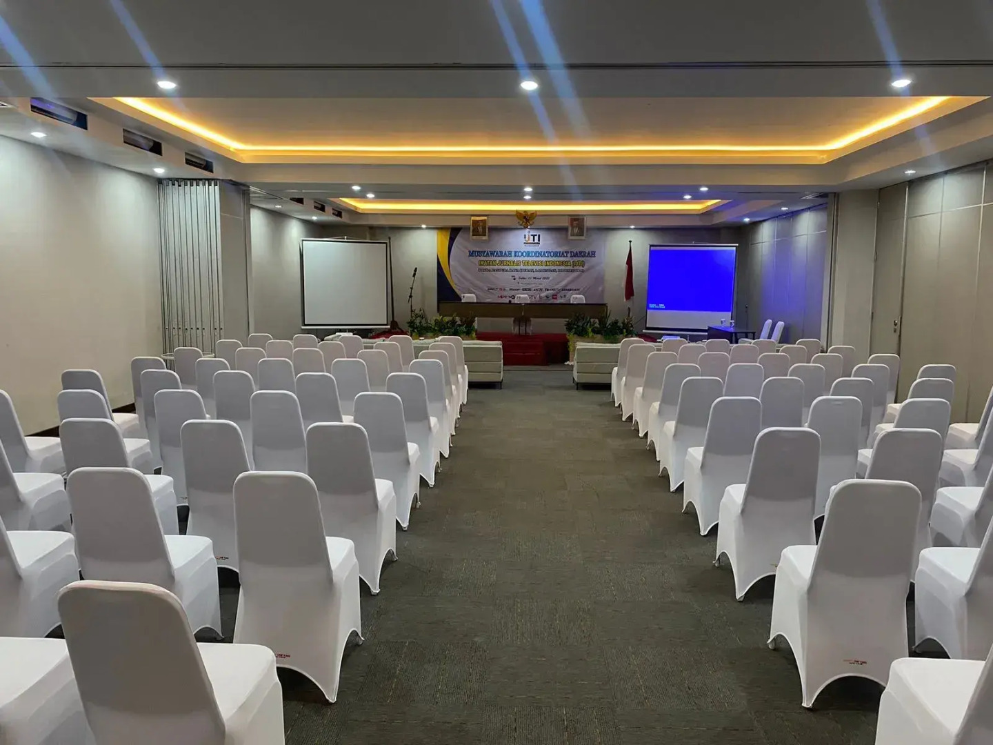 Front One King Hotel Tuban