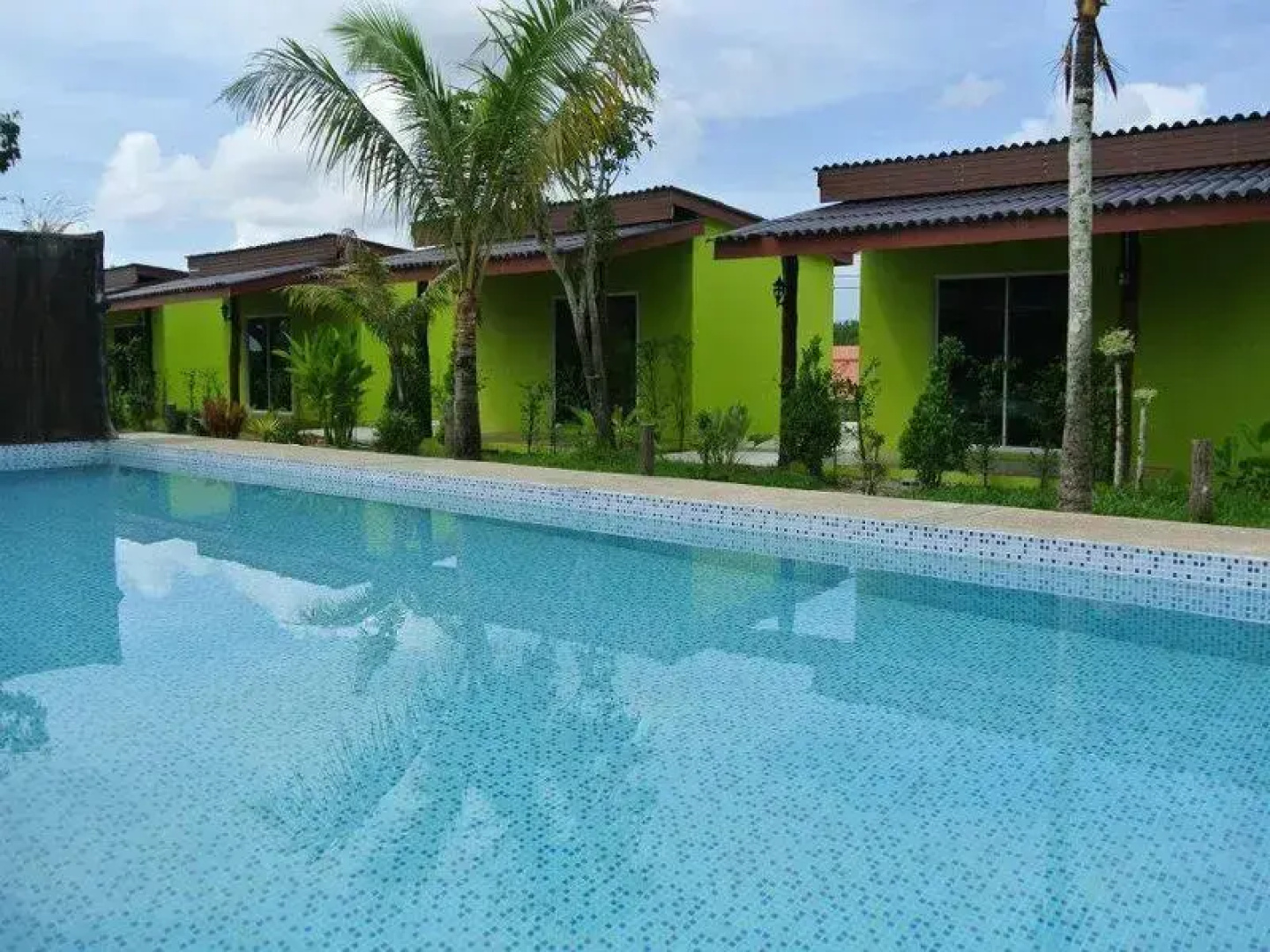 Ban Pool Green View Resort