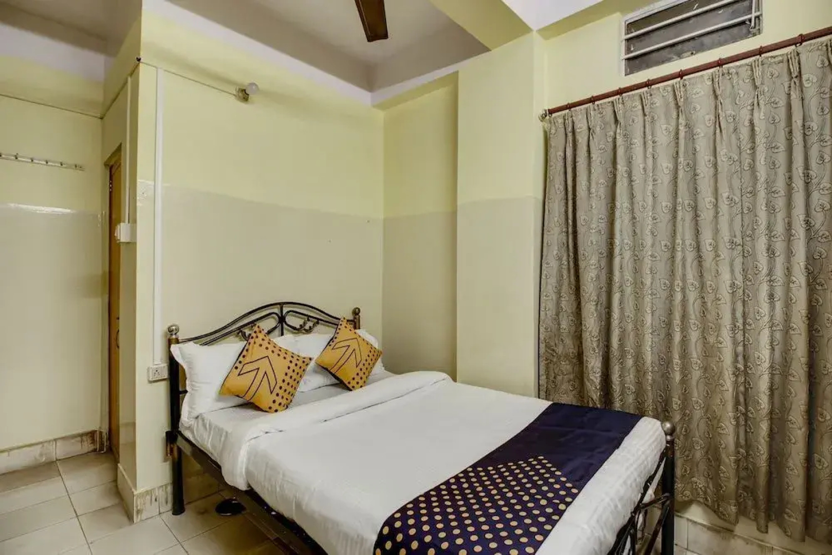 Hotel Hollywood by OYO Rooms