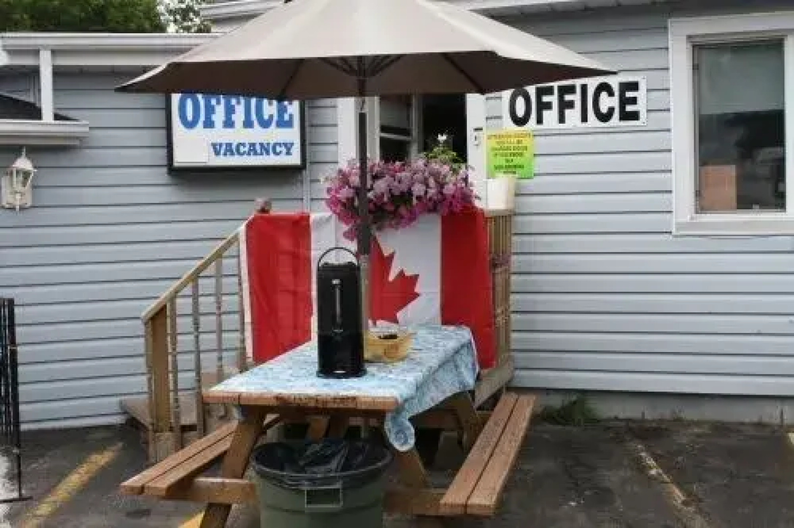 Kingsbridge Inn / Bon-Air Motel