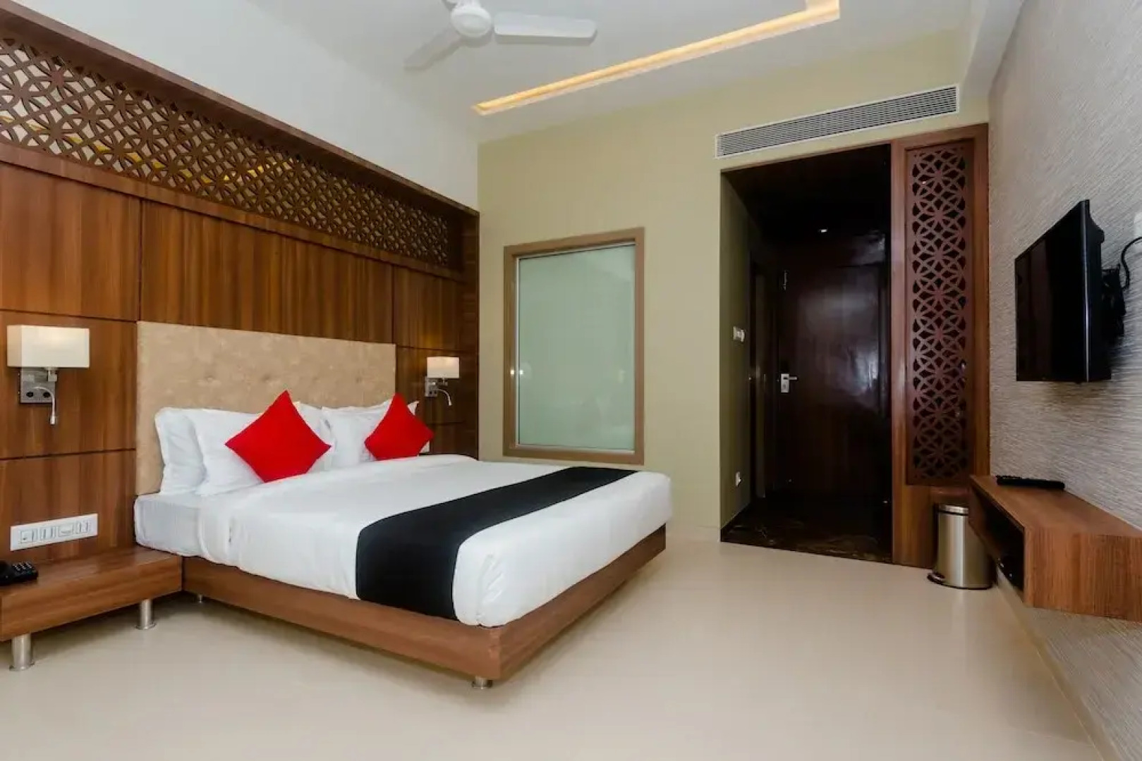 Capital O 28004 Hotel Mathoshree