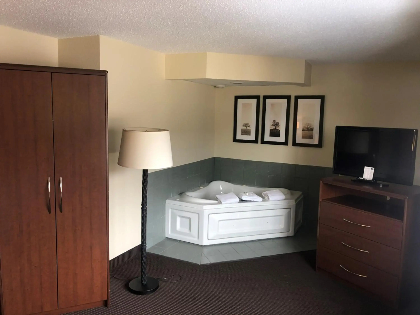 Cobblestone Hotel & Suites – Wisconsin Rapids