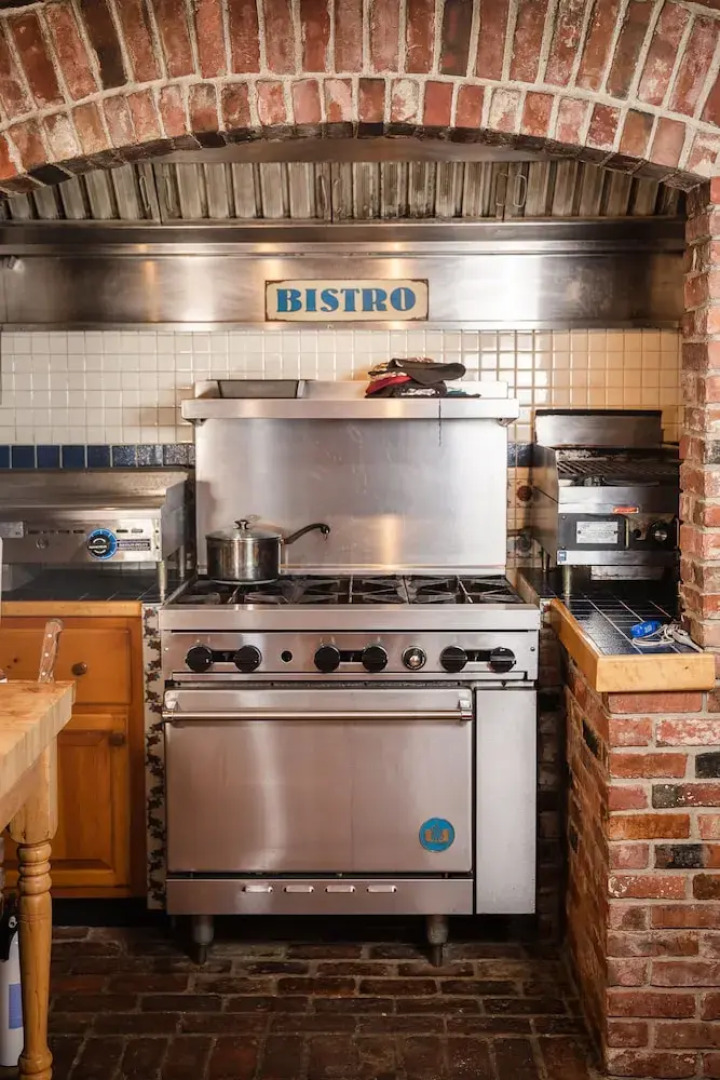 Spouter Inn Bed & Breakfast