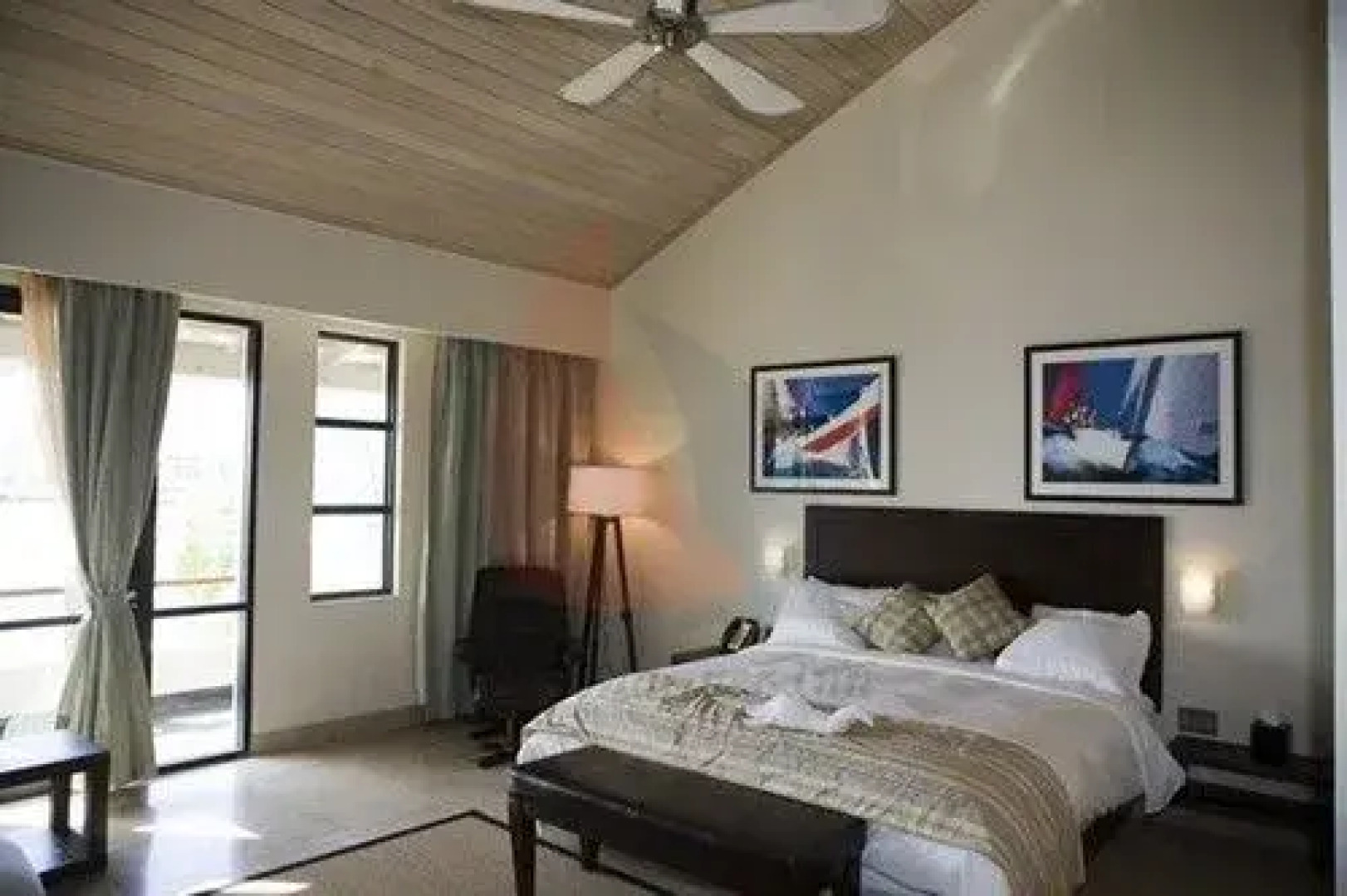 The Mariner Inn Hotel