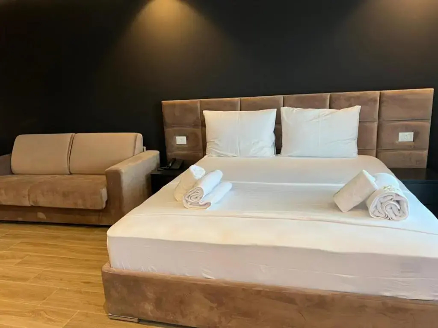 Leon Hotel