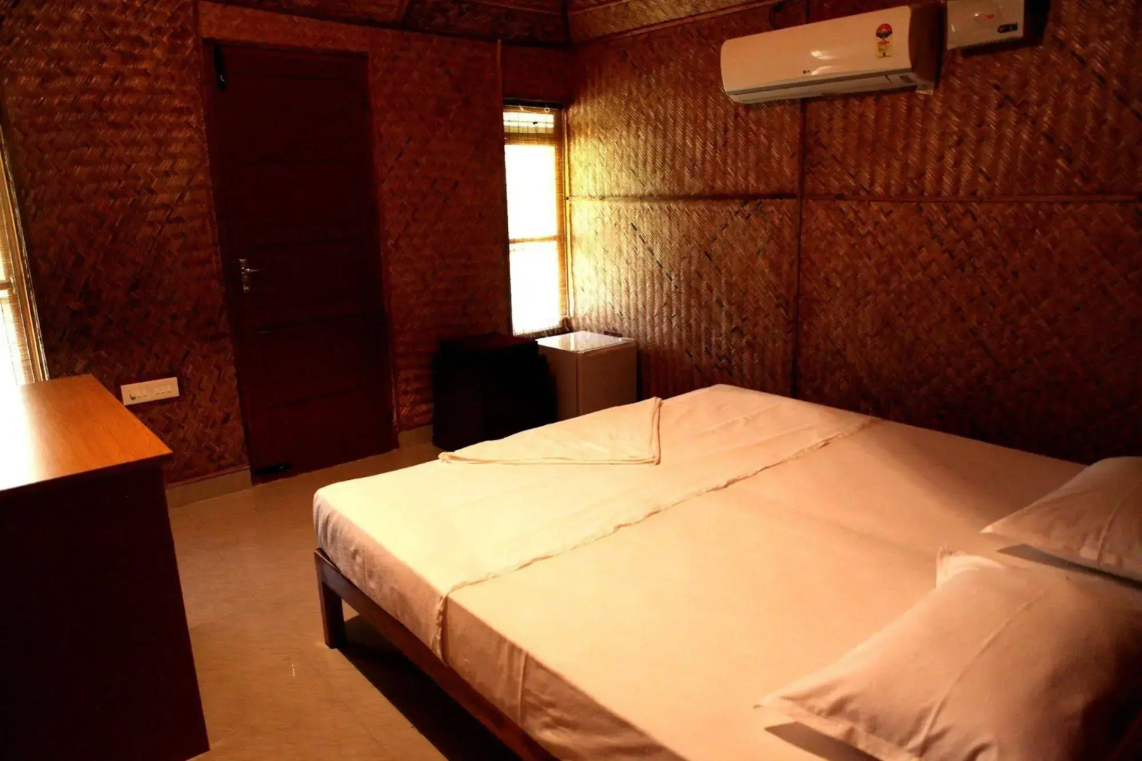 Savithri Inn Bamboo Cottages & Resorts
