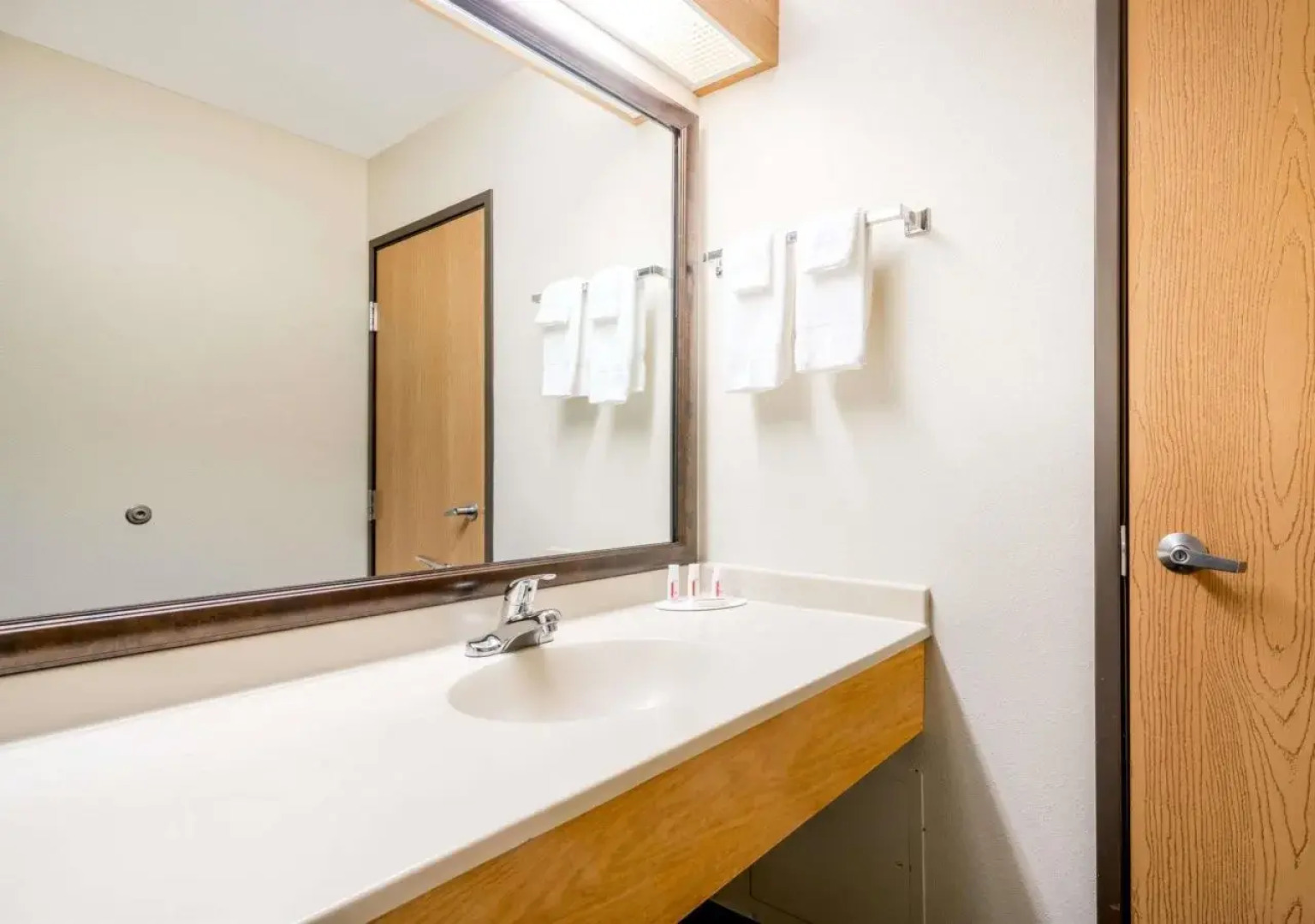 Moose Lake Lodge & Suites