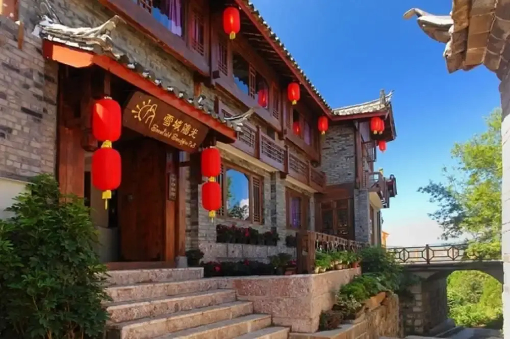 Snow Field Sunshine Inn