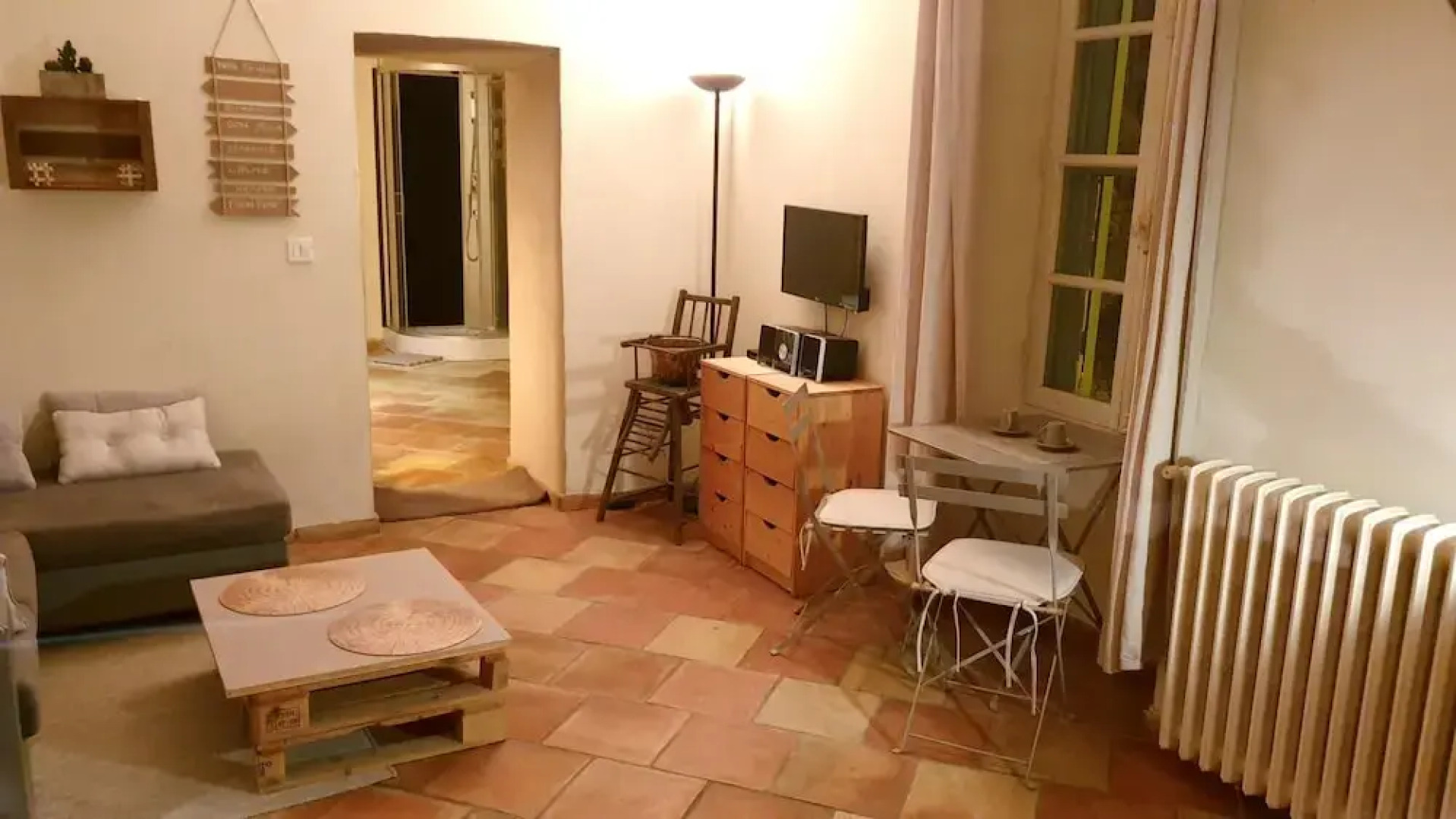 Apartment With one Bedroom in Grambois, With Wifi