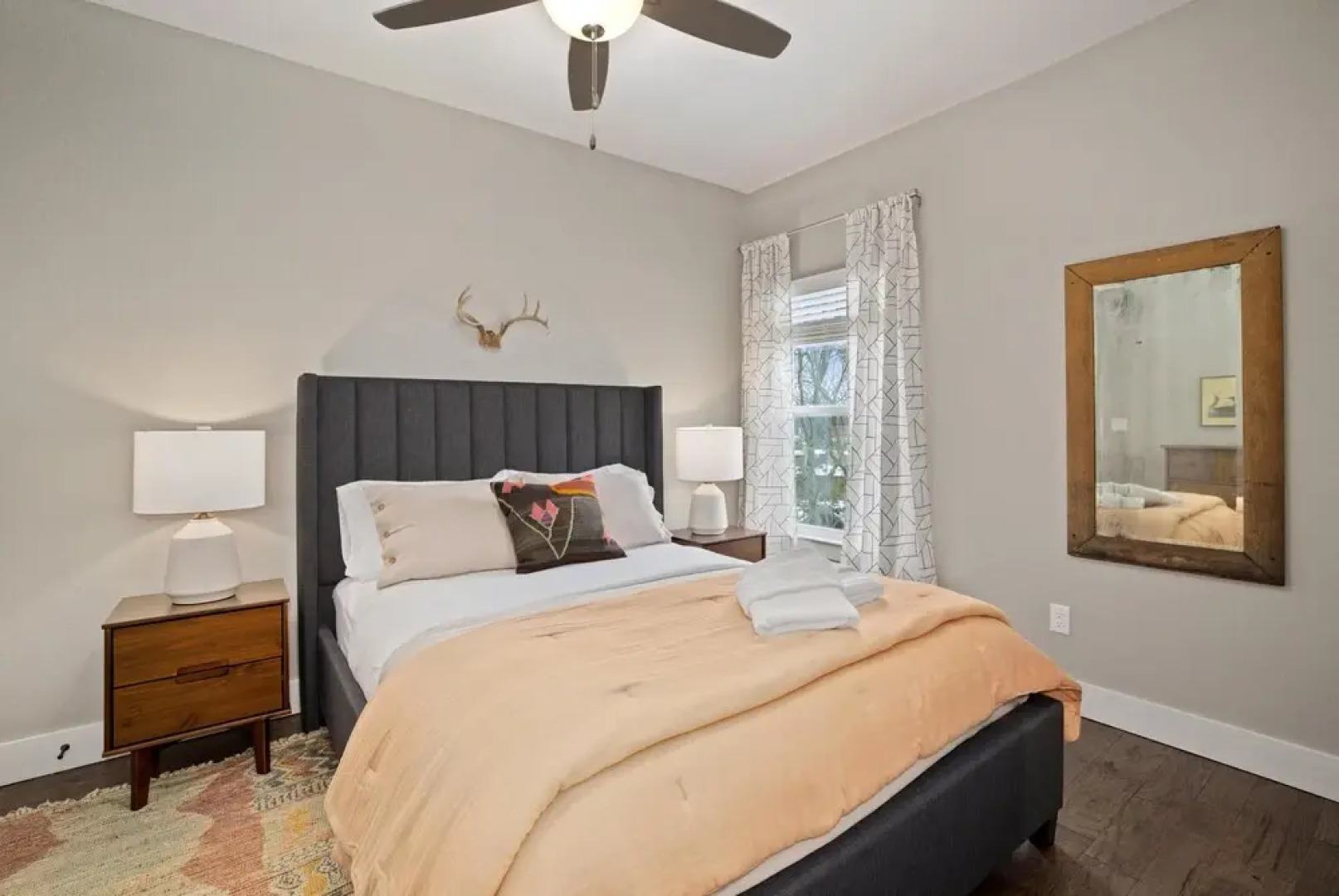 Big Blue on Main-hot Tub-less Than 1 Mi to Square