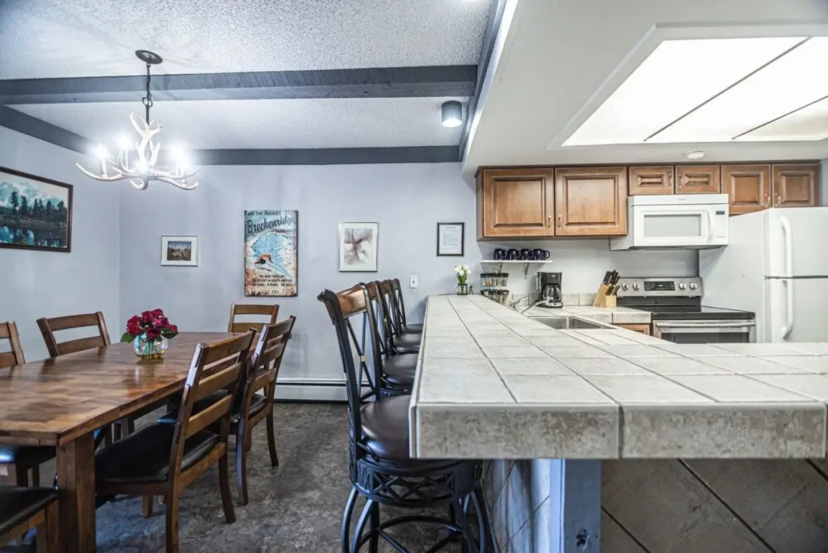 Longbranch 216 2 Bedroom Condo by RedAwning