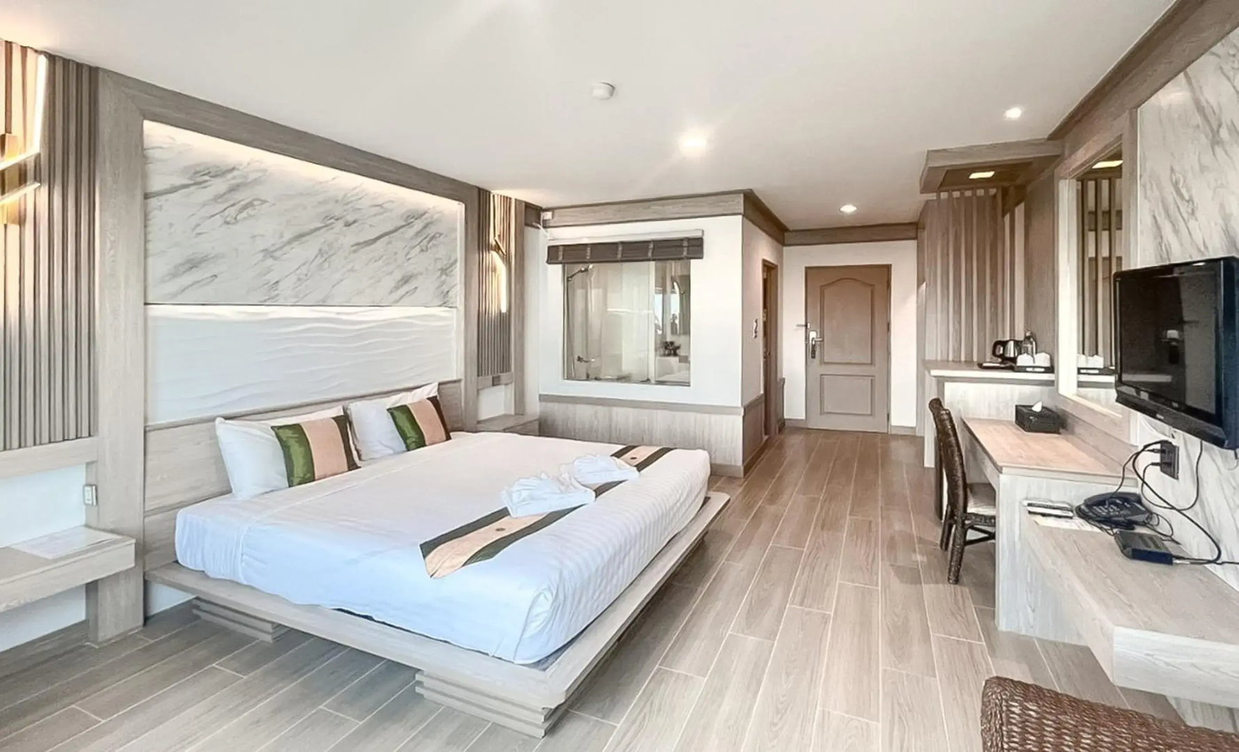 Ruean Phae Royal Park Hotel