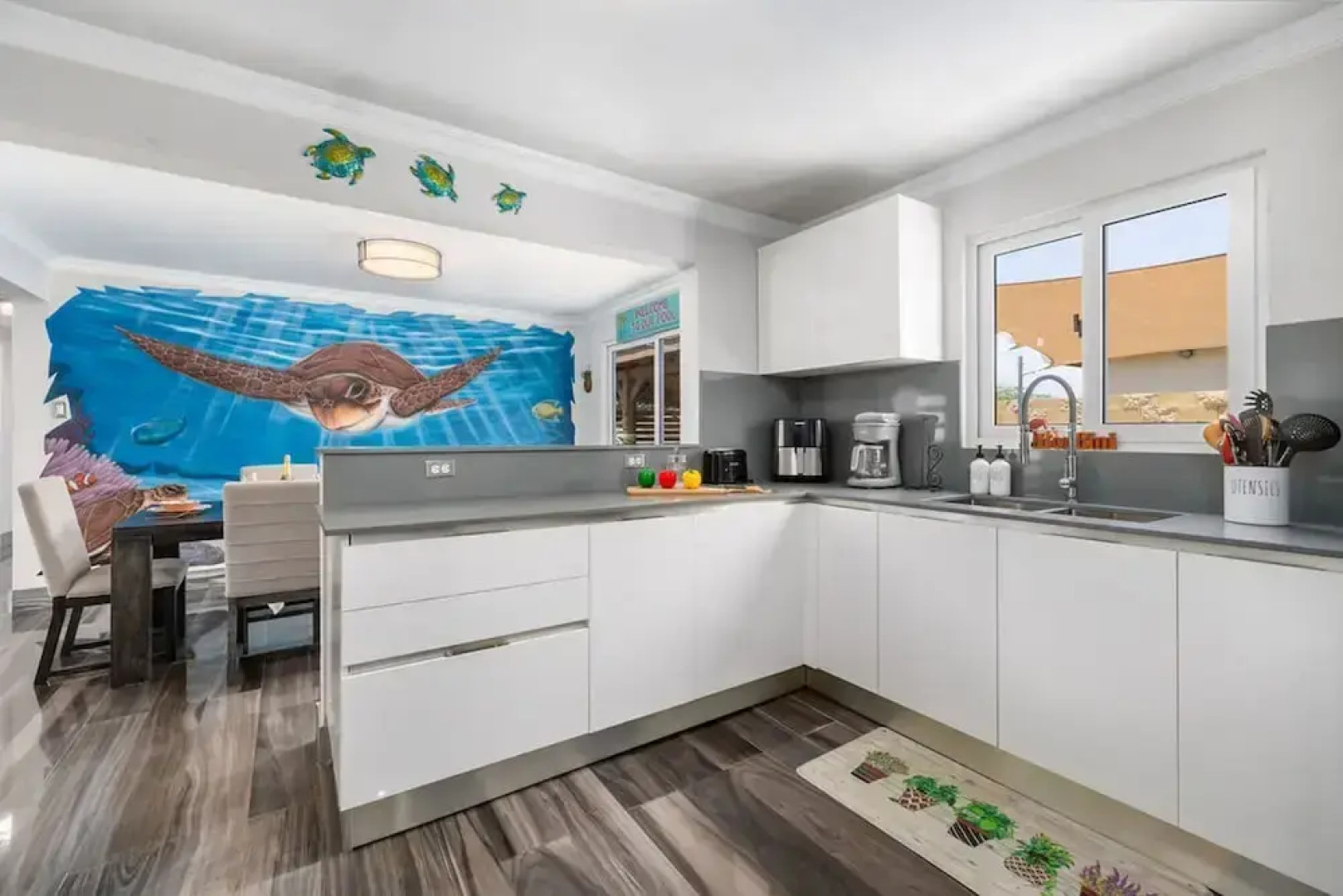 3br2ba Great Location Private Pool Amenities