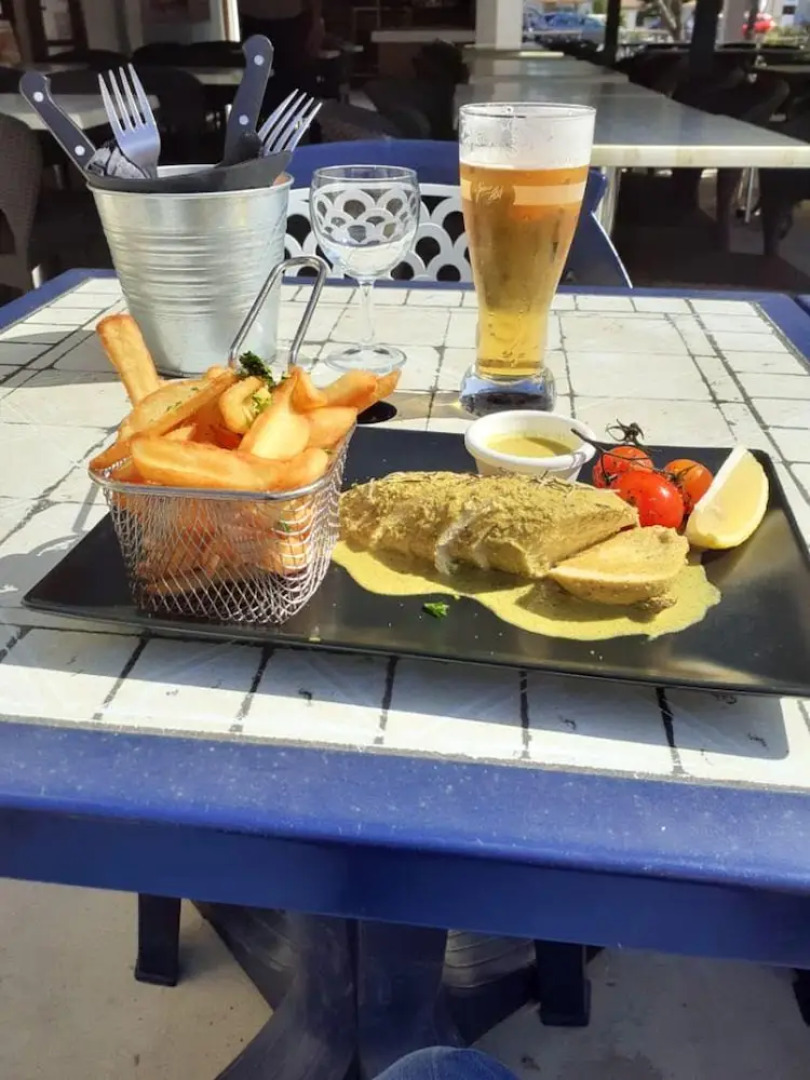 Bungalow with 4 Bedrooms in la Tremblade, with Pool Access And Furnished Terrace - 1 Km From the Beach