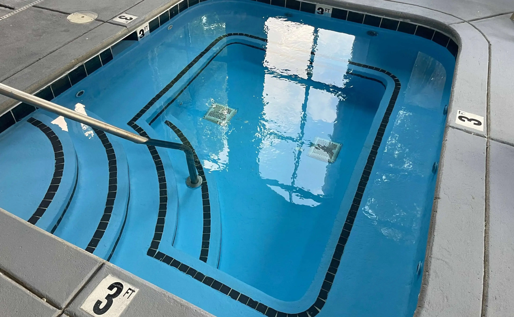 Days Inn & Suites by Wyndham Murfreesboro