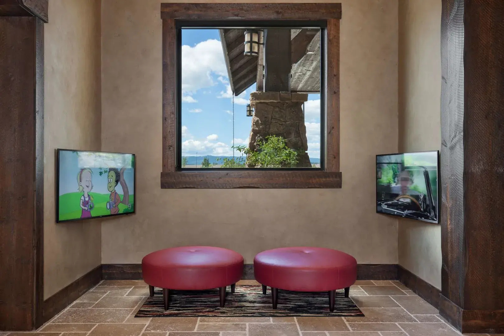 Glacier International Lodge