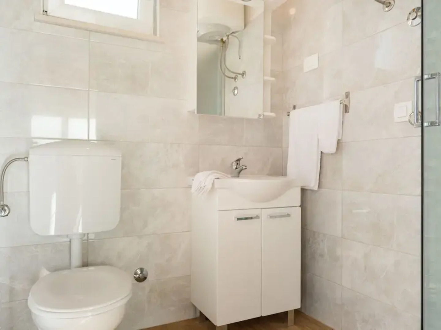 Spacious Holiday Home with Beautiful Sea View From All Parts of the House