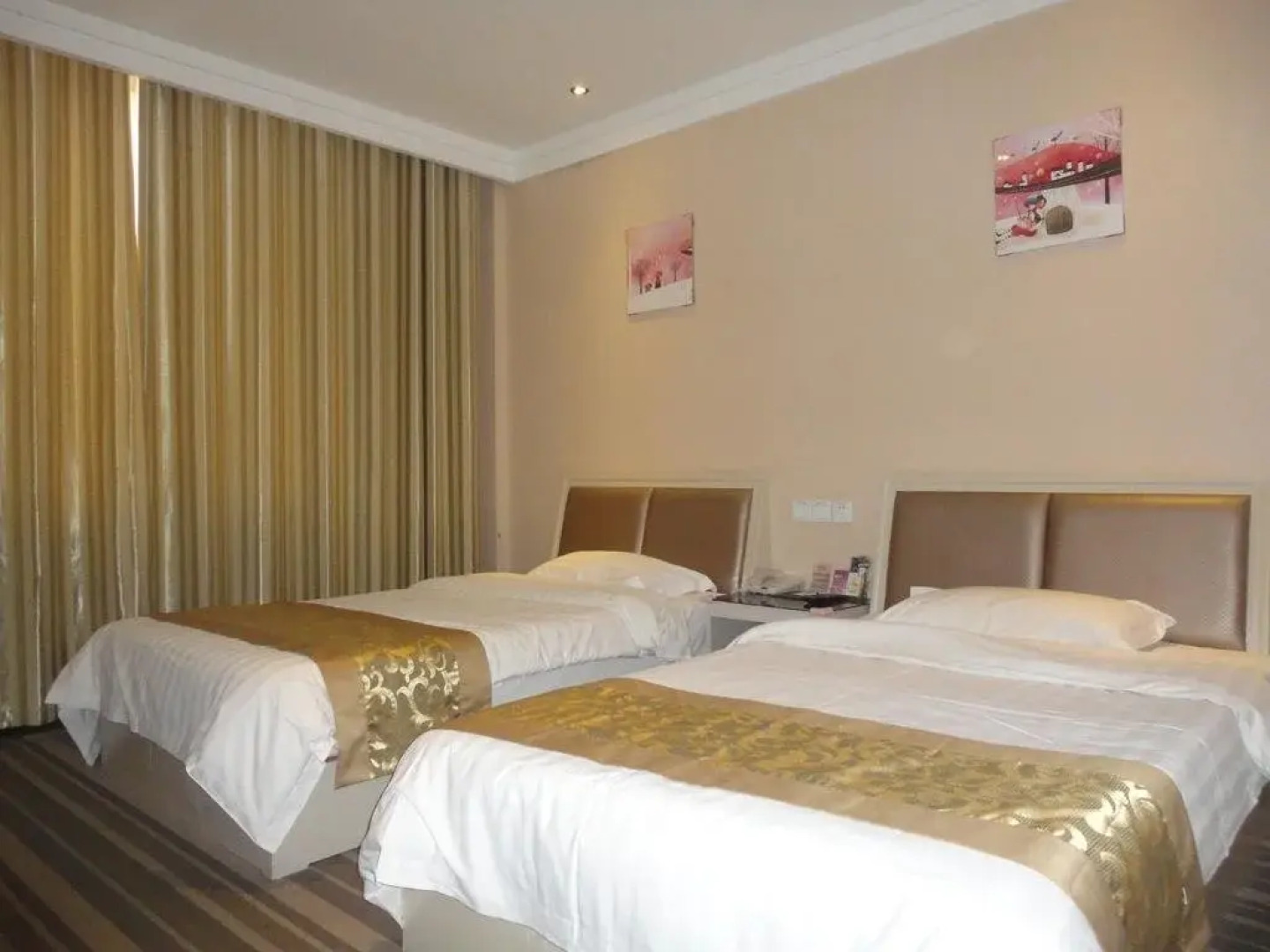 Super 8 by Wyndham Linqing Bus Station