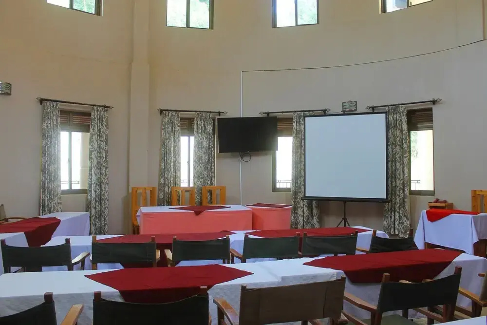 Bunyonyi Safaris Resort