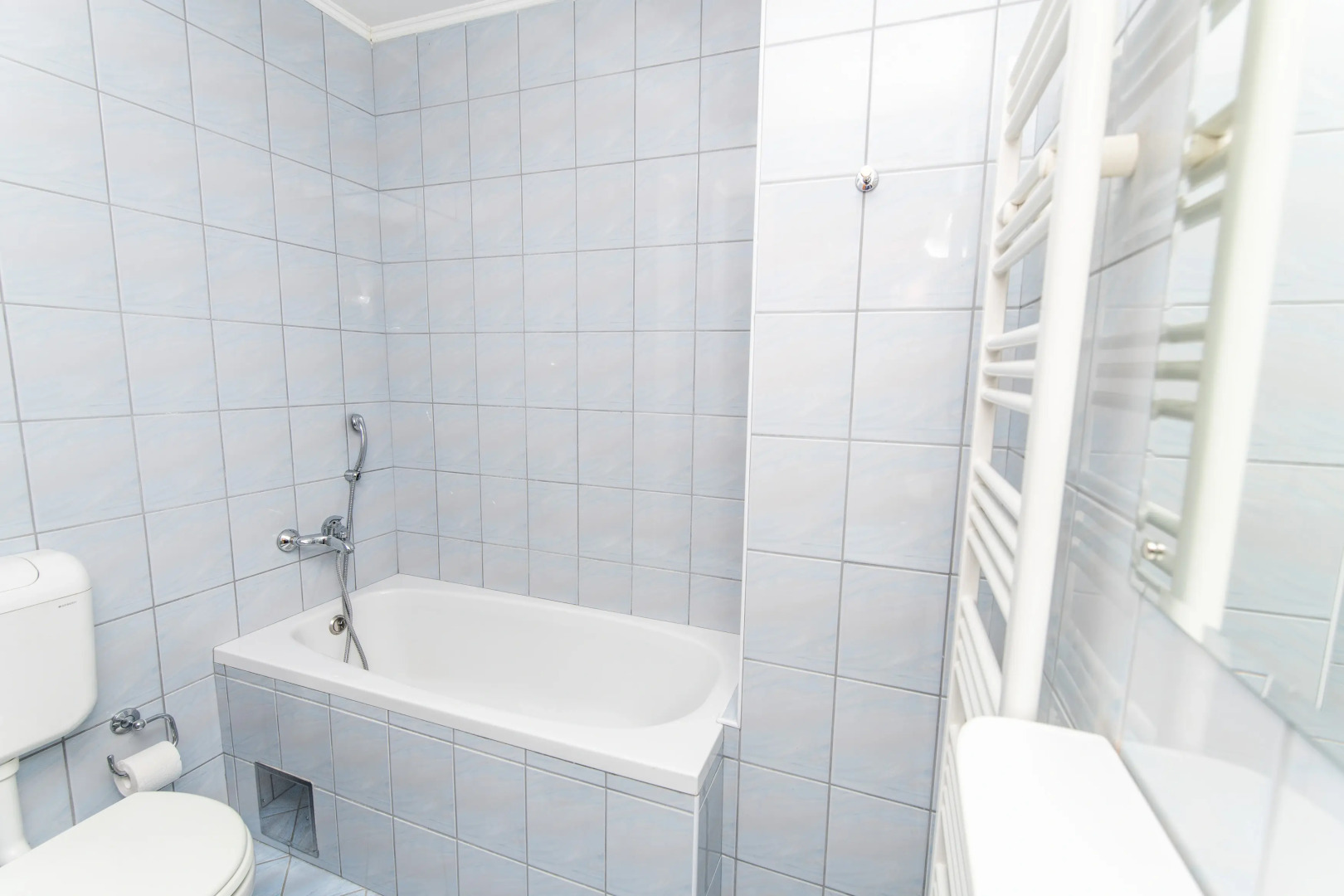 Spacious design loft in beautiful neighborhood