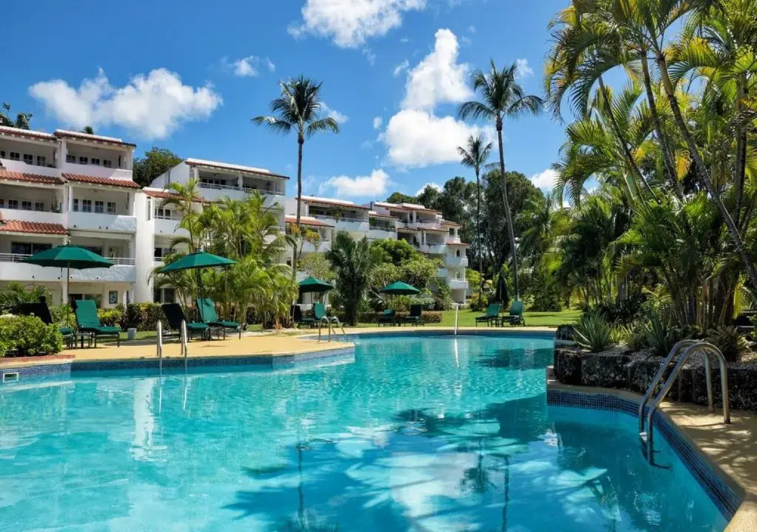 Royal Glitter Bay Villas