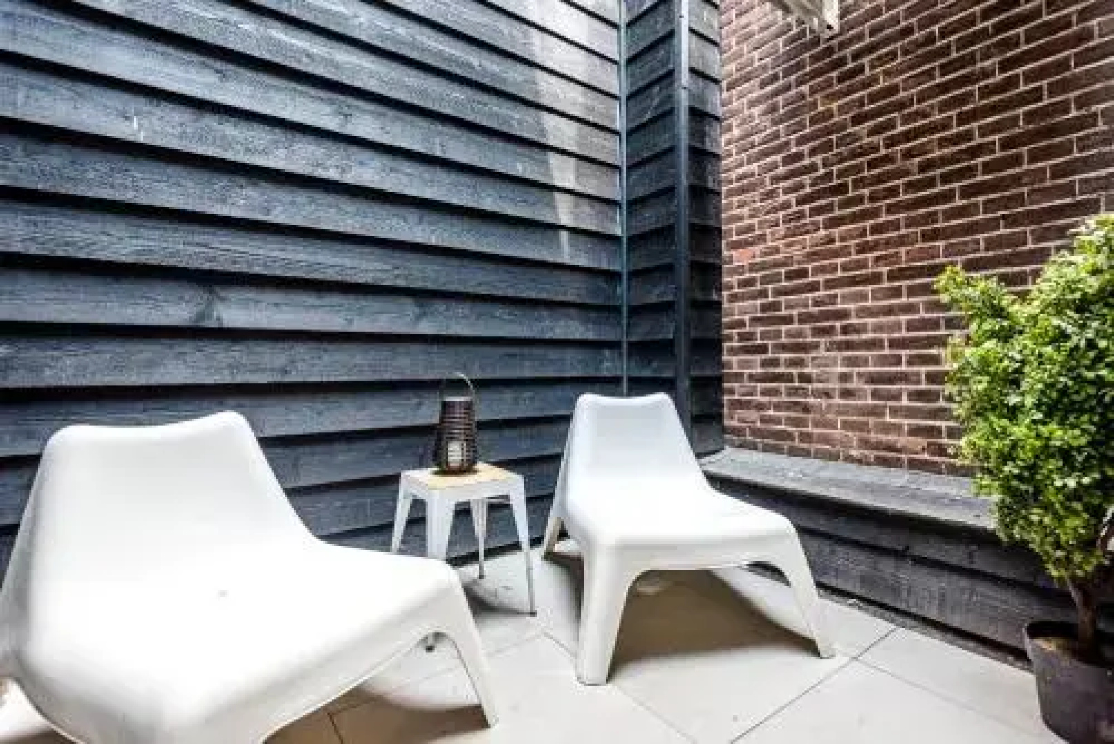 Timeless City Residence