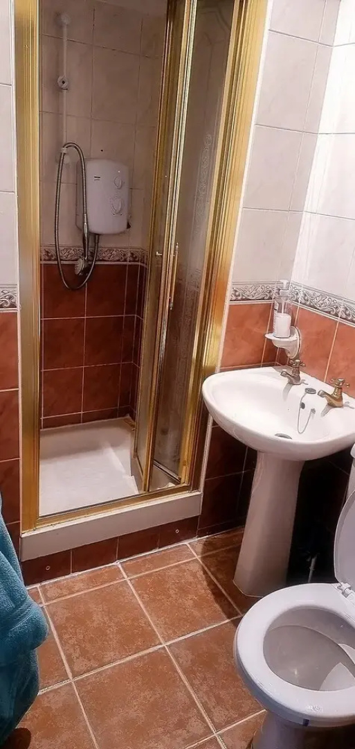 Captivating 3-bed in Wednesbury, Free Parking