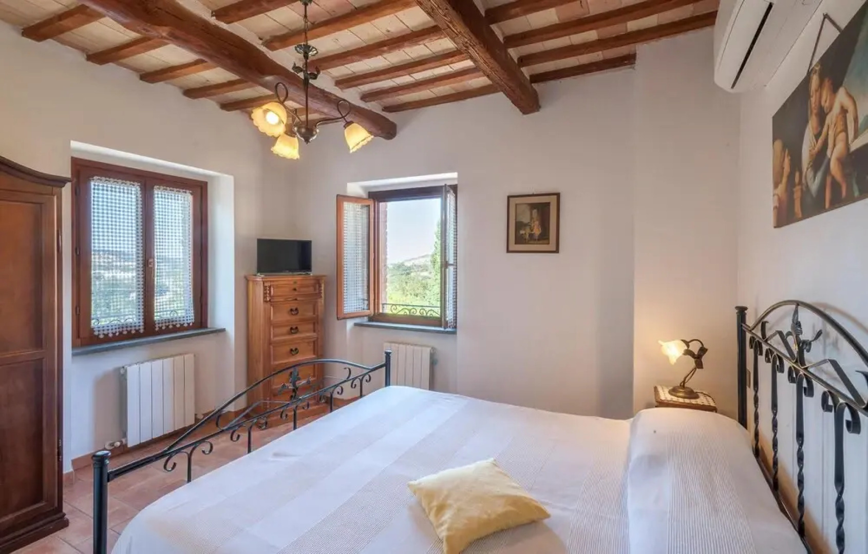 Awesome Home in Tolentino With 6 Bedrooms, Wifi and Outdoor Swimming Pool