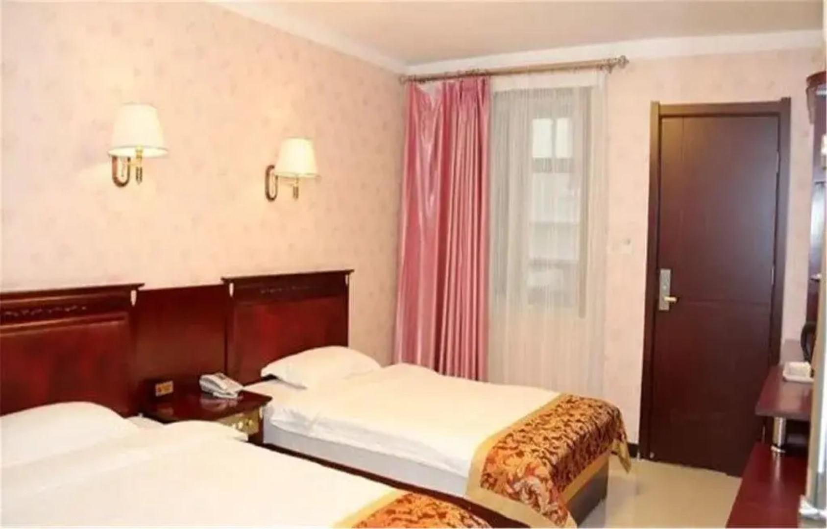 Chengde Changhe Business Guest House