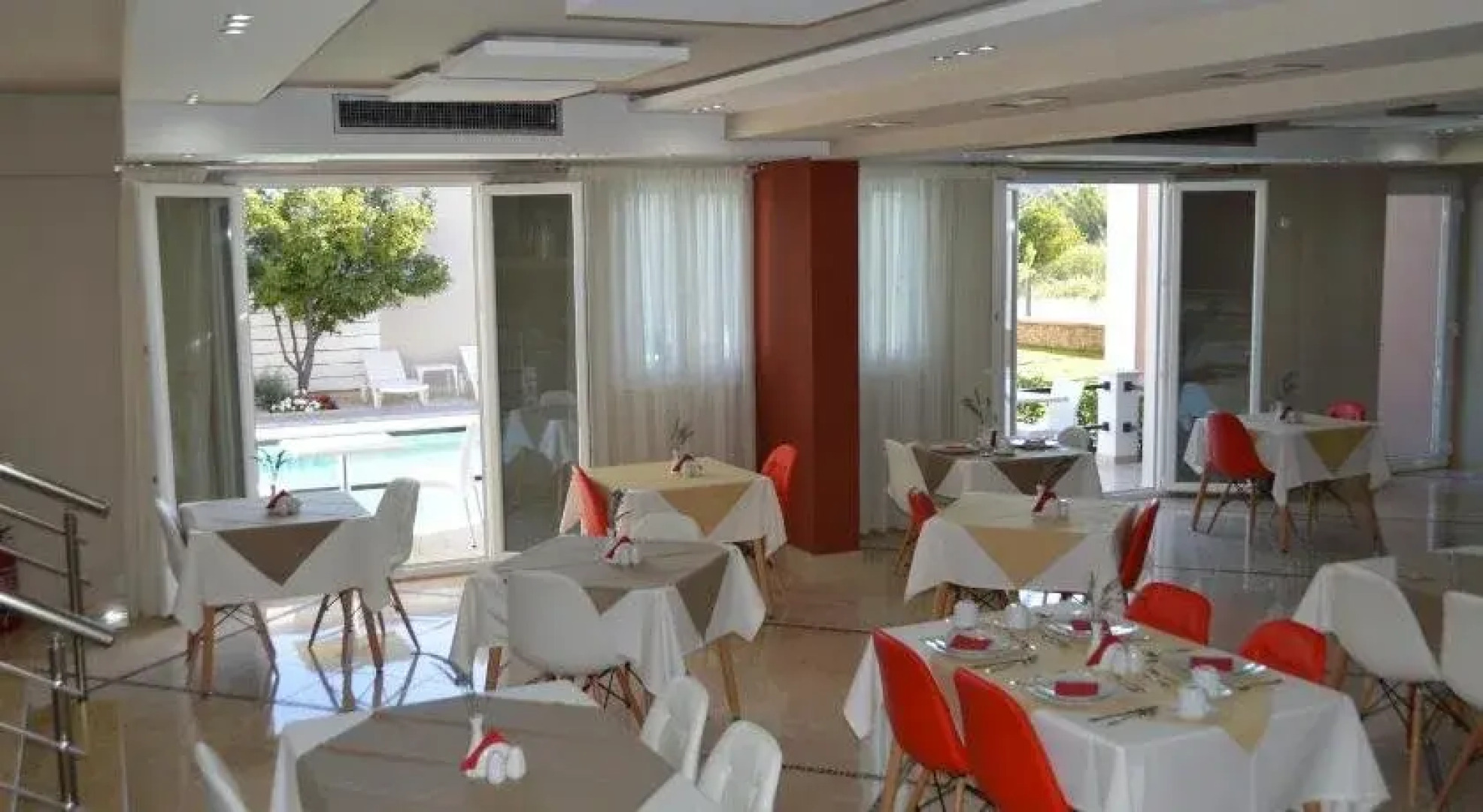 Sun & Sea Luxury Hotel