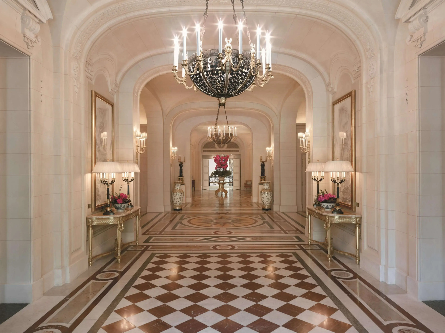 Отель Shangri-La Paris