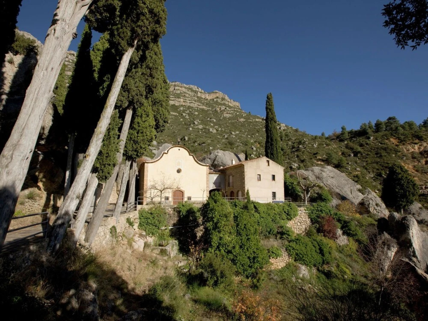 Quaint Cottage in Costa Dorada With Swimming Pool