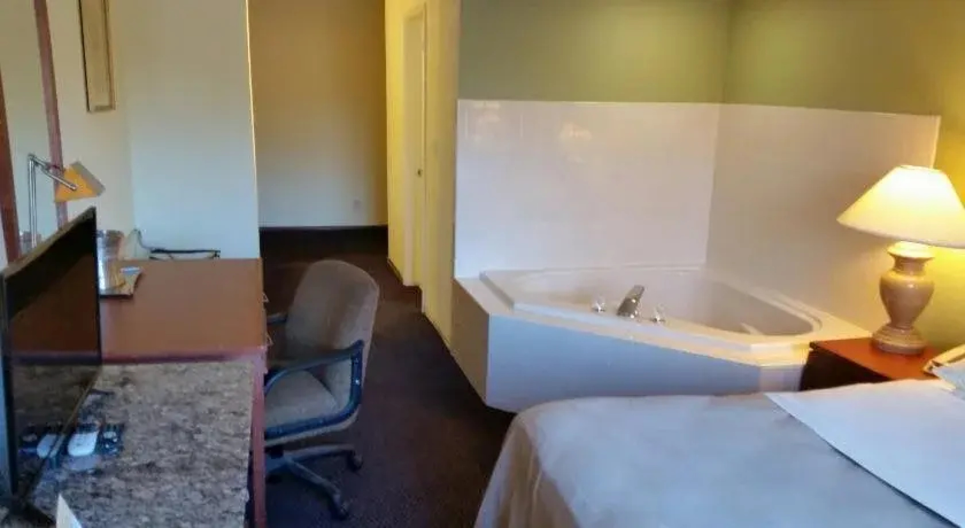 Riverwalk Inn & Suites
