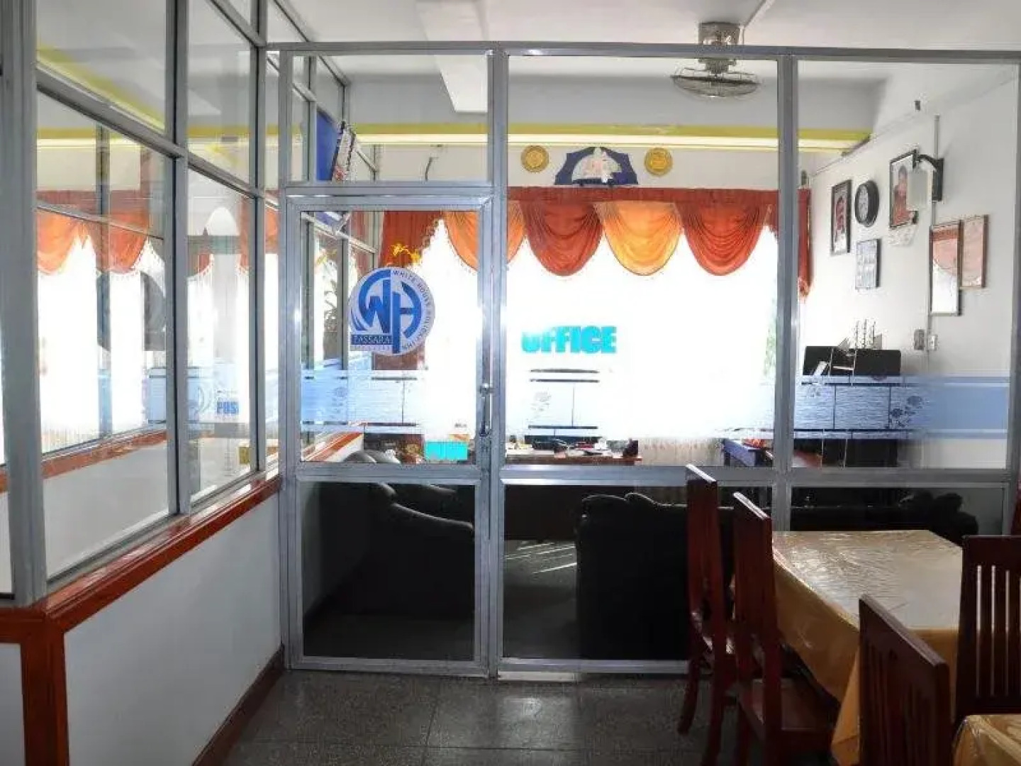 White House Holiday Inn