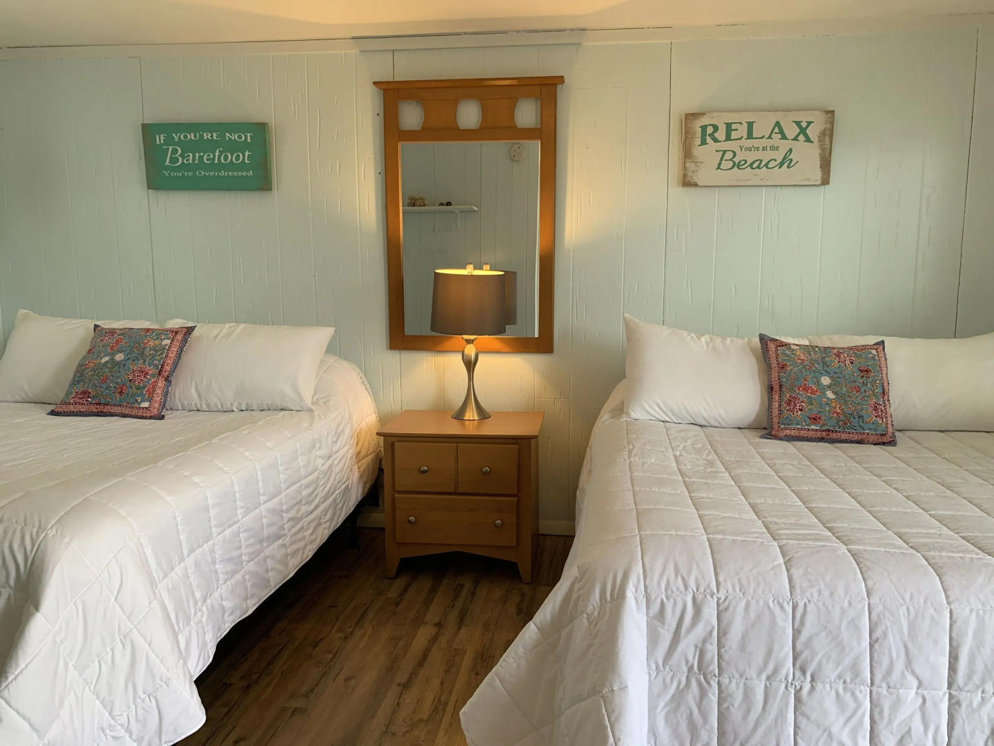 Vineyard Harbor Motel - Private Beach