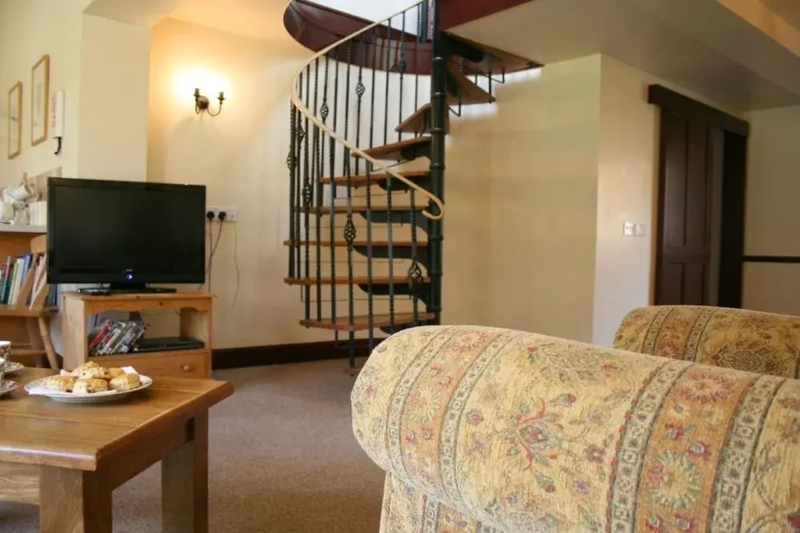 Bridge Farmhouse and Old Stables