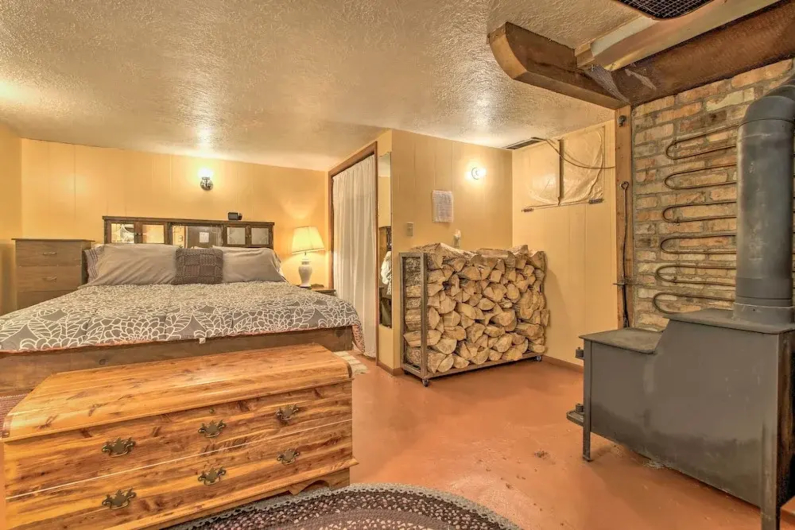 Cozy Home w/ Hot Tub: Half Mi to Salmon River!