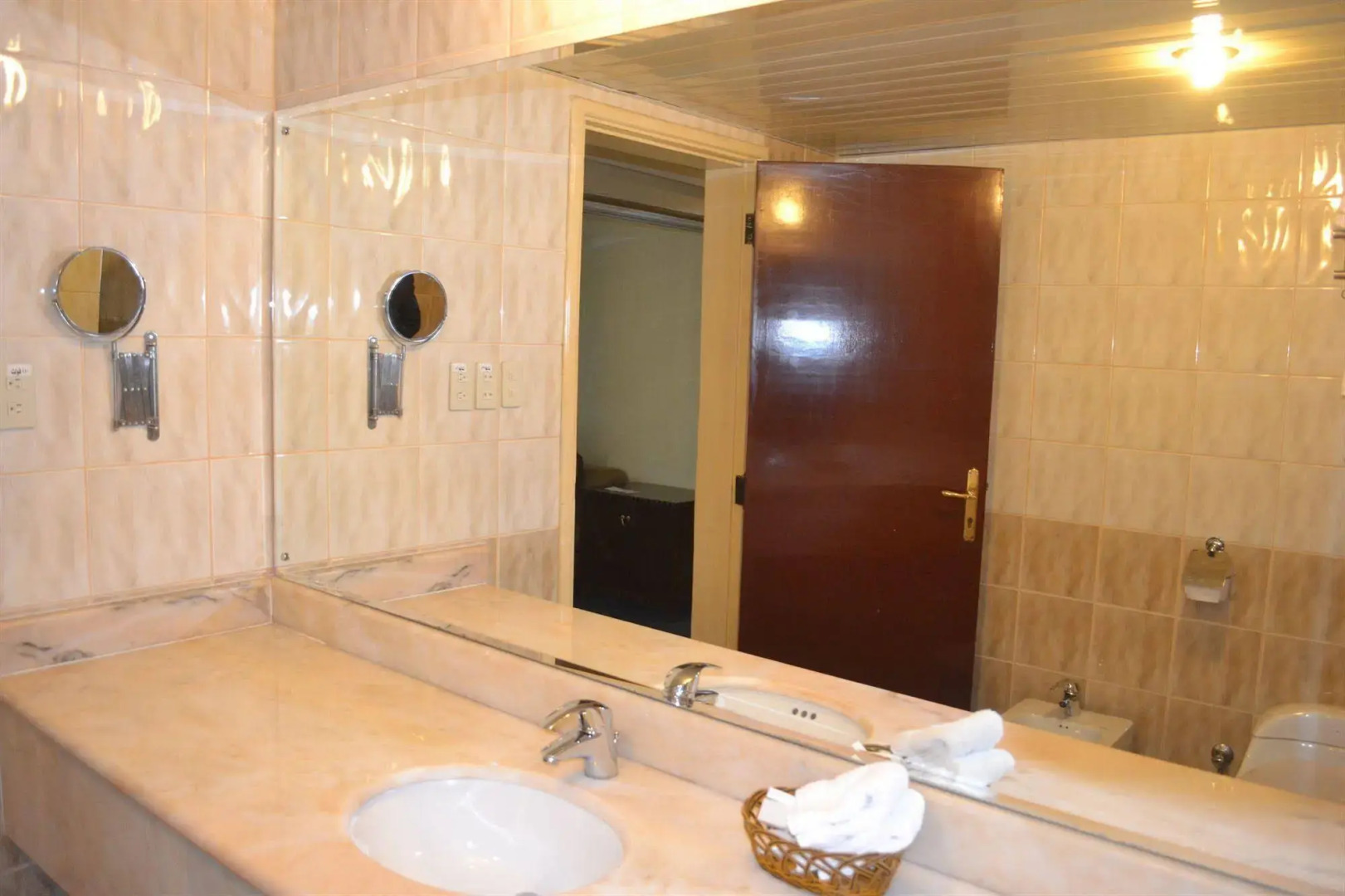 Bilqase Throne Hotel