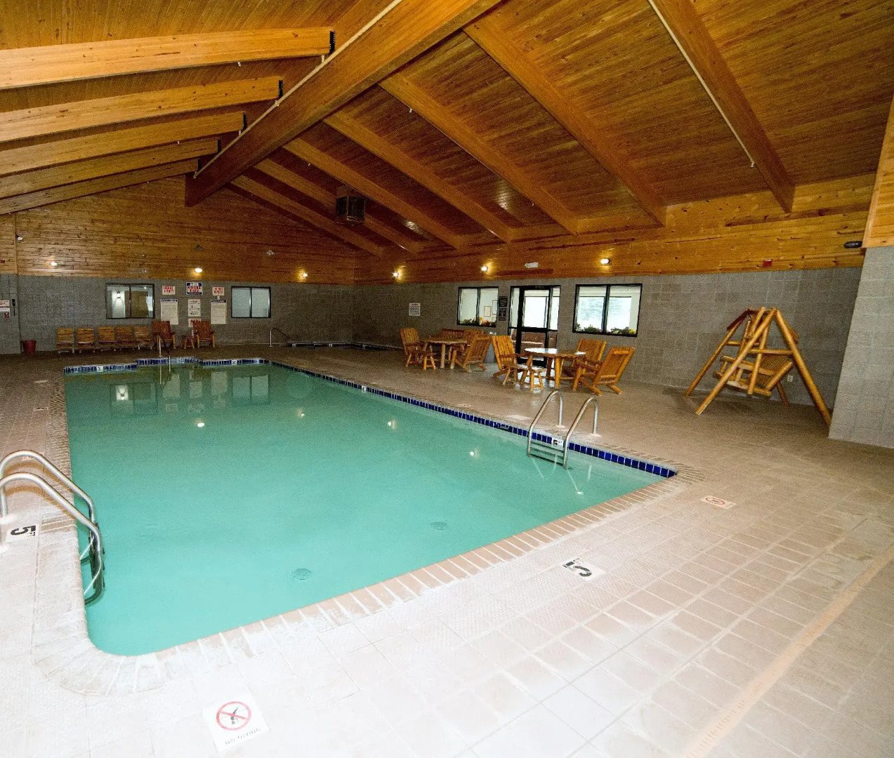 HomeTown Inn & Suites