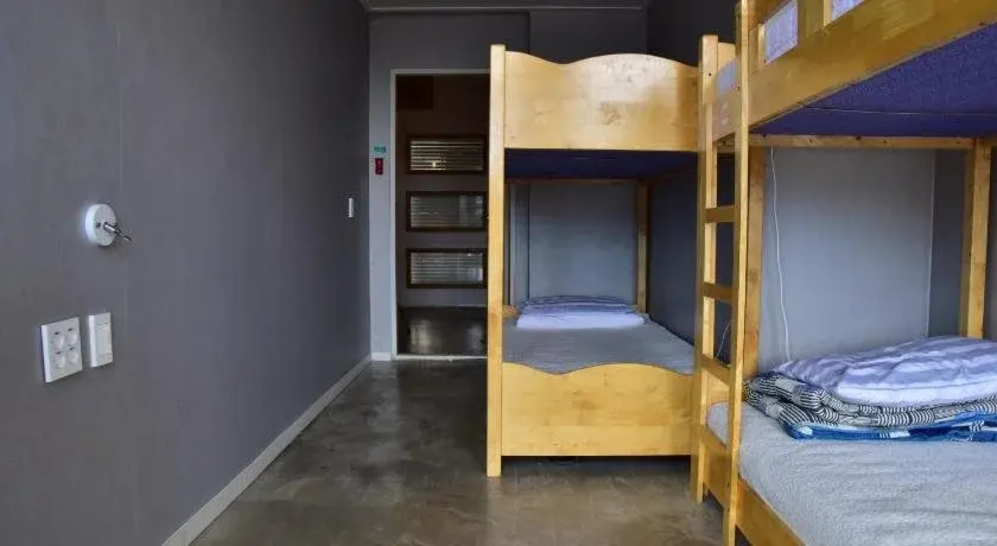 Life Guesthouse - Hostel