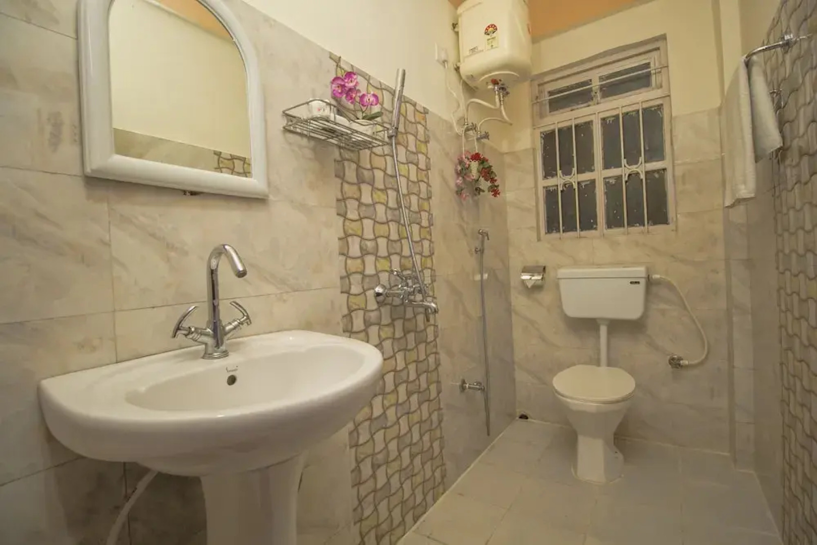 Hotel Green View Neelgiri By OYO Rooms