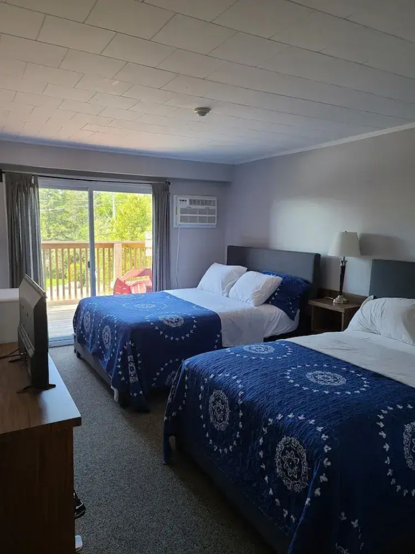 Tobermory Inn & Suites