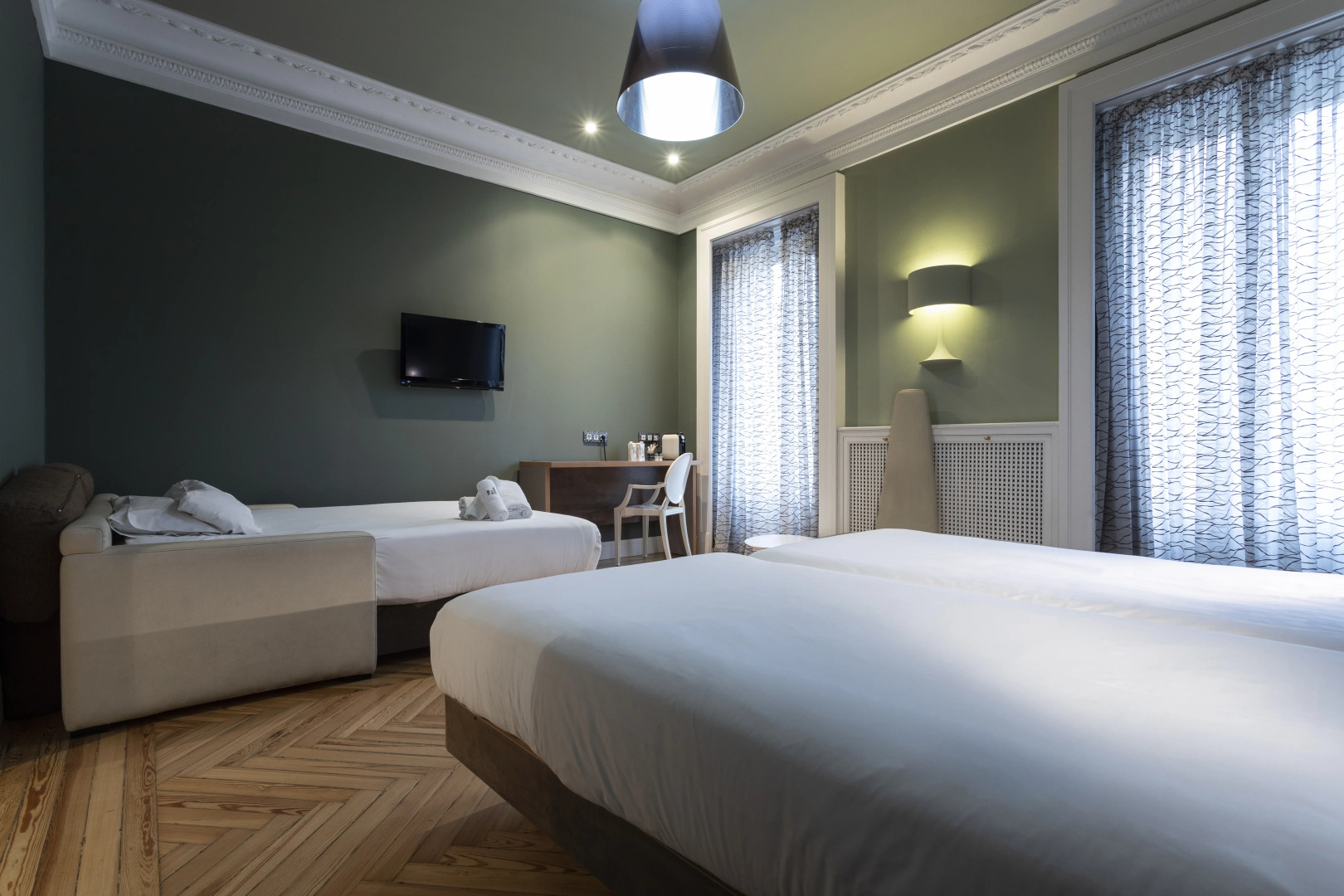 Petit Palace Lealtad Plaza