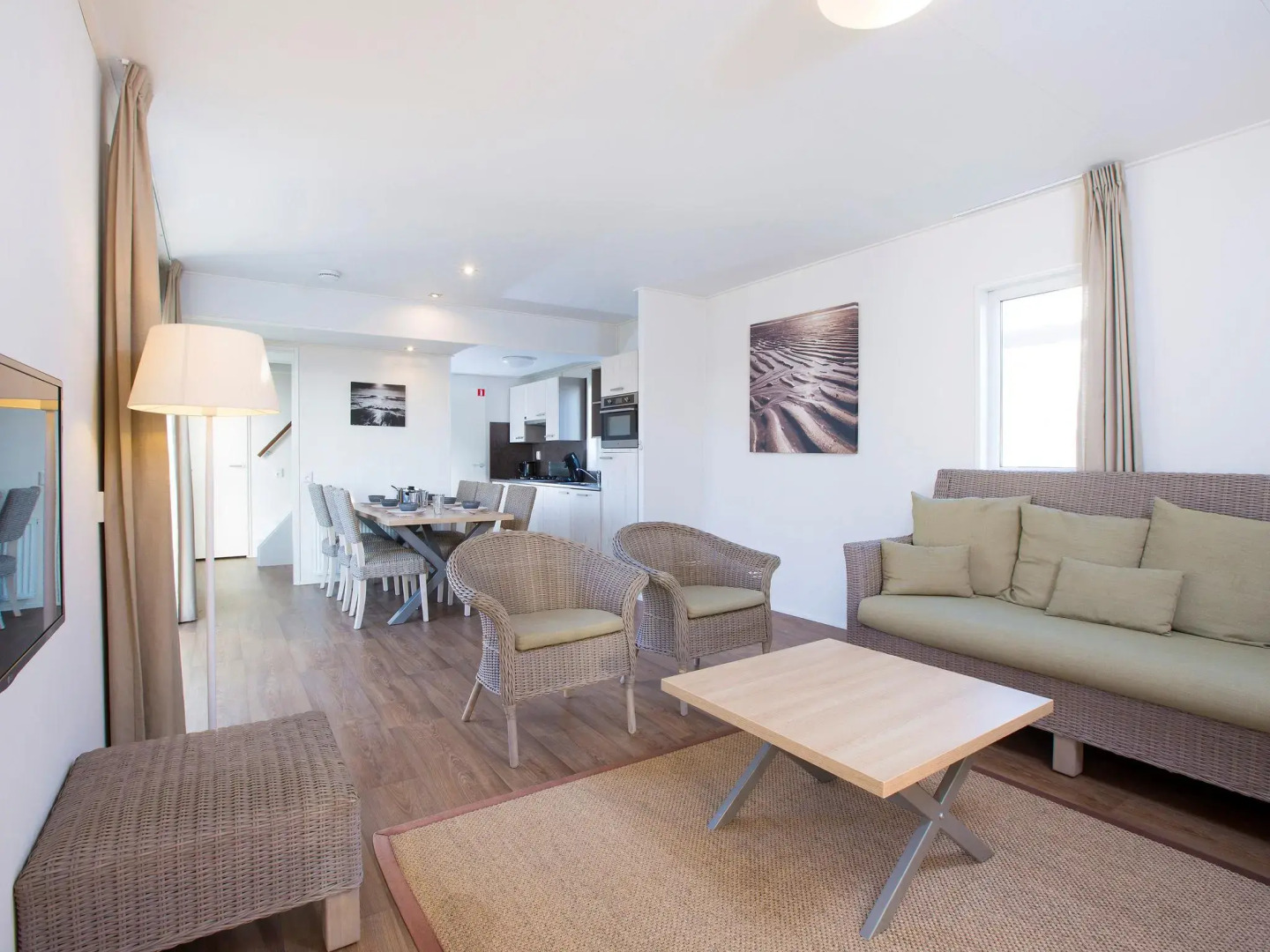 Modern Lodge With two Bathrooms, Near the Beach