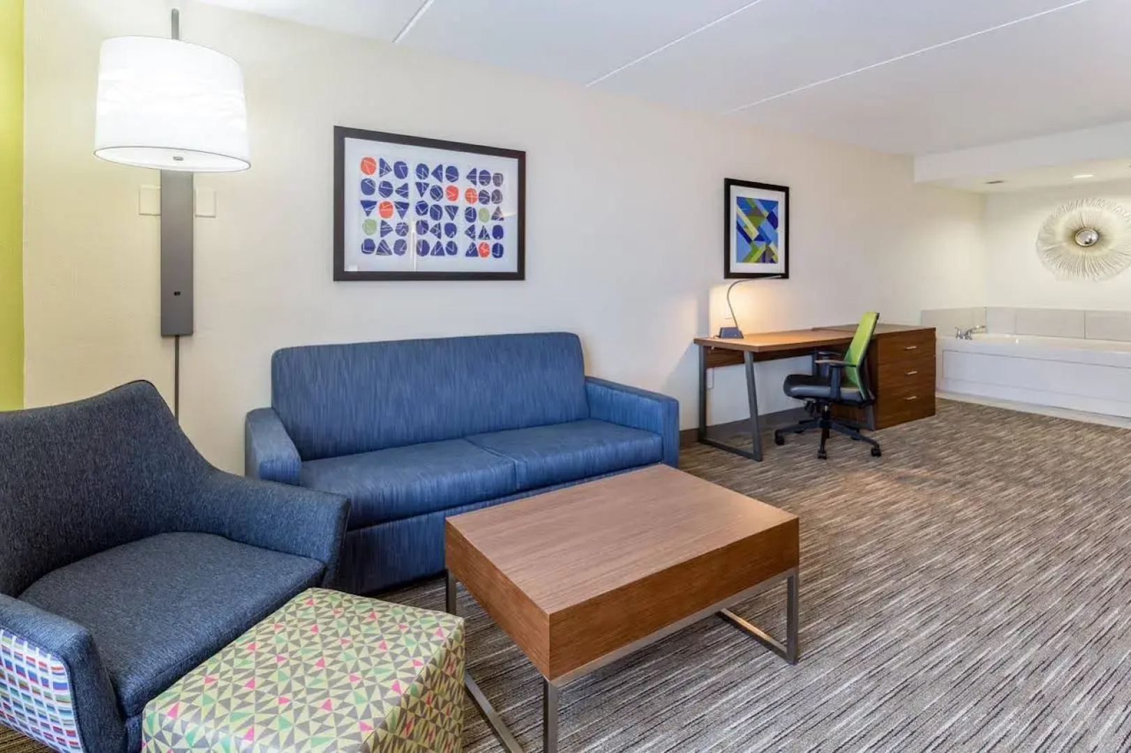 Holiday Inn Express & Suites Cedar Falls - Waterloo by IHG