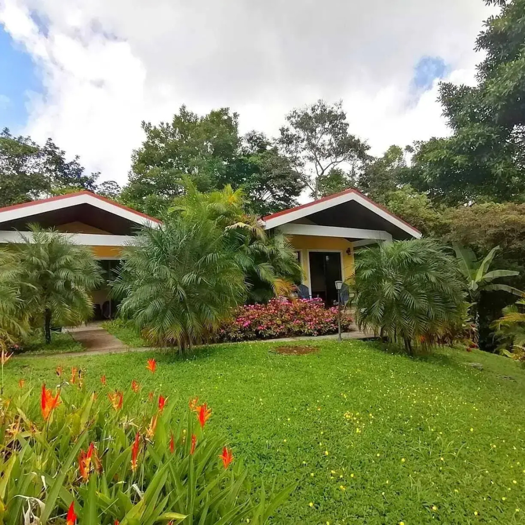 Lake Gardens Arenal Villas