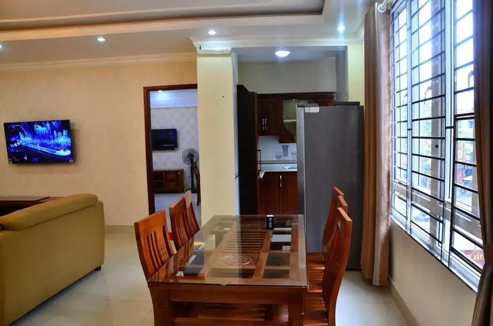 Tan Long Lach Tray Apartment