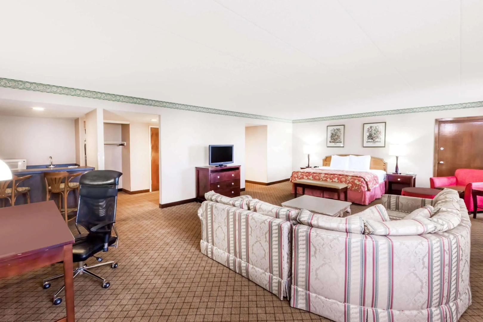 Clarion Hotel & Conference Center Lansing West