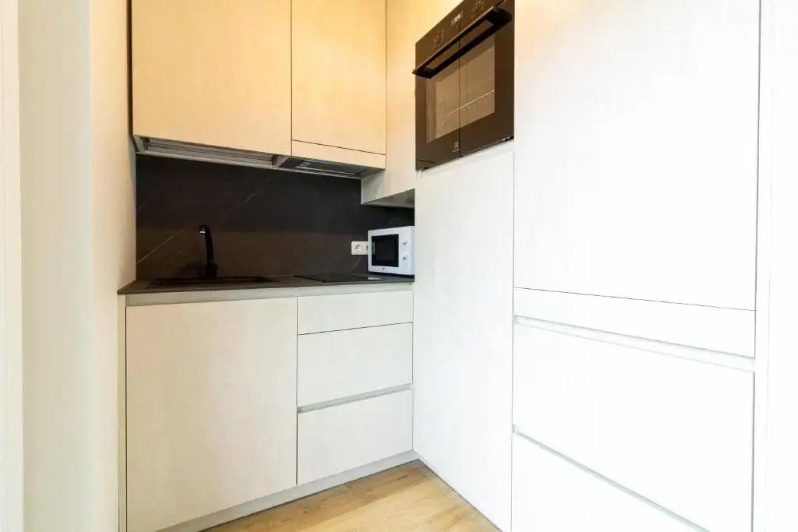 VineWood Apartment, By Cohost