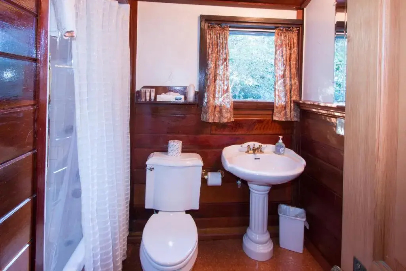 Redwood Cottage-Pet Friendly